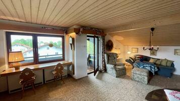 Smart-TV, Kamin, Stereoanlage