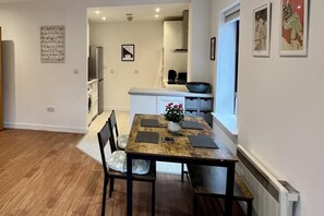 Dining - Cosy, Bright and Central Flat for Work and Holiday (Manchester)