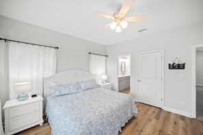 4 bedrooms, iron/ironing board, WiFi, bed sheets