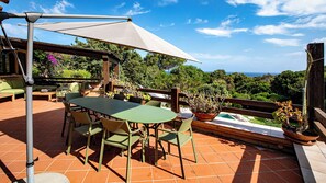 Outdoor dining - Villa in the heart of a green oasis with private pool and panoramic terraces (Costa Paradiso)