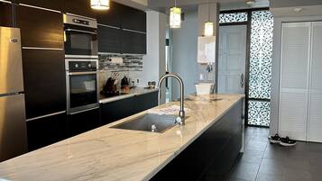 Fridge, microwave, oven, stovetop