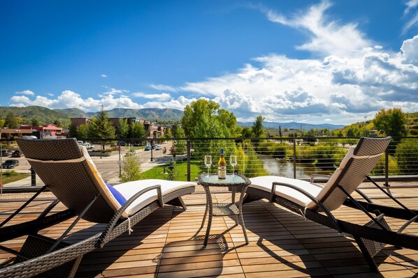 Terrace/patio - Chic 1BR Riverfront Retreat | Rooftop Hot Tub! (Steamboat Springs)