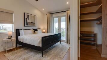 6 bedrooms, iron/ironing board, WiFi, bed sheets