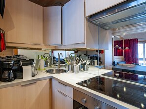 Fridge, microwave, oven, coffee/tea maker