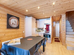 Kjøleskap, mikrobølgeovn, ovn og kaffetrakter/tekoker