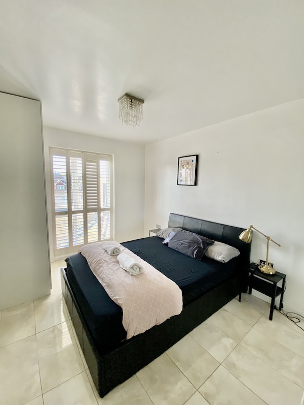 1 habitación, tabla de planchar con plancha, wifi y ropa de cama 