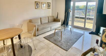 Cozy retreat huge terrace apartment 💙