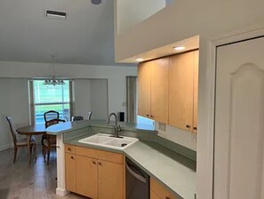 Private kitchen - Cozy 3 bedroom 2 bathroom house. (Rotonda West)