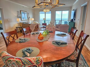 Appart'hôtel, 3 chambres | Restauration