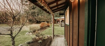 71mf- Rustic - Pets Ok - Sleeps 4 1 Bedroom Cabin by RedAwning