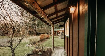 71mf- Rustic - Pets Ok - Sleeps 4 1 Bedroom Cabin by RedAwning