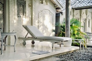 Standard Villa, 1 Queen Bed | Terrace/patio