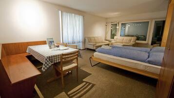 Apartamento conforto | 1 quarto, quartos à prova de som, Wi-Fi de cortesia, roupa de cama