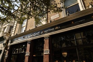 Exterior - THE KNIGHT OF NOTTINGHILL (London)