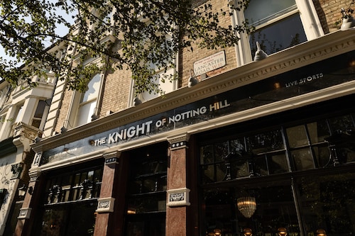 THE KNIGHT OF NOTTINGHILL