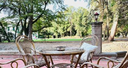 A Cosy Villa in a lush Park just 5’ from Central Padua. Free Car Park