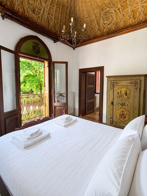 3 bedrooms, travel cot, free WiFi, bed sheets
