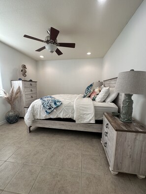 Room - Walking distance to beach, heart of Port A minutes from restaurants and fun !  (Port Aransas)