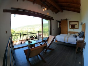 Ropa de cama de alta calidad, muebles diferentes y escritorio