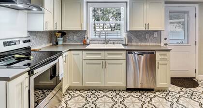 Dog-friendly Daytona Beach Cottage w/ Patio!