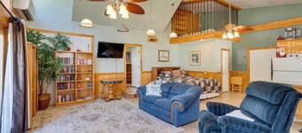 Cozy Idaho Retreat w/ Grill & Fire Pit!