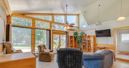 Cozy Idaho Retreat w/ Grill & Fire Pit!