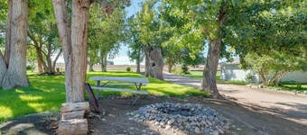 Cozy Idaho Retreat w/ Grill & Fire Pit!