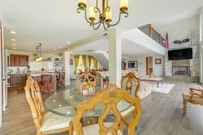 House (5 Bedrooms) | Interior
