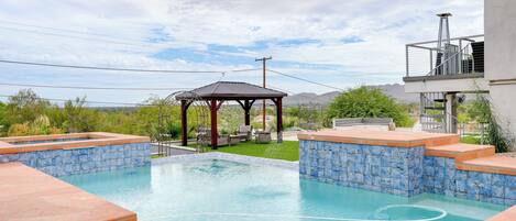 House (5 Bedrooms) | Interior