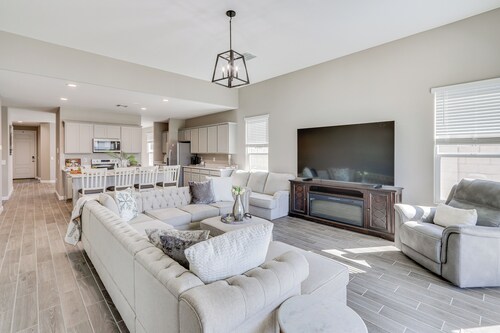 Maricopa Home w/ Yard - 1 Mi to Harrahs Casino!