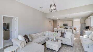 House (4 Bedrooms) | Interior