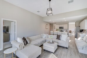 House (4 Bedrooms) | Interior - Maricopa Home w/ Yard - 1 Mi to Harrahs Casino! (Maricopa)