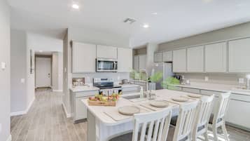 House (4 Bedrooms) | Interior