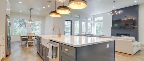 House (4 Bedrooms) | Private kitchen