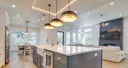 Modern Kingsland Home w/ River Access & Kayaks!