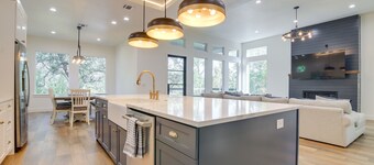 Modern Kingsland Home w/ River Access & Kayaks!