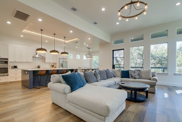 House (4 Bedrooms) | Living area | Fireplace