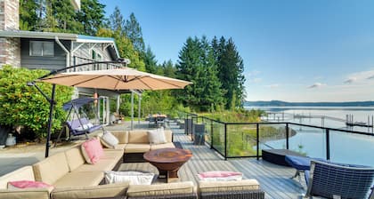 Waterfront Allyn Retreat w/ Guest House & Beach!