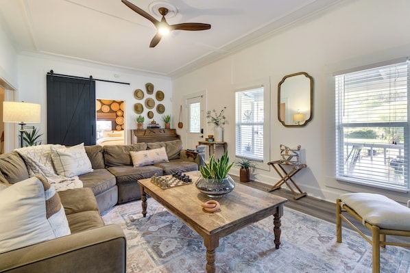 House (2 Bedrooms) | Interior - Fire Pit & Yard: Updated Winter Garden Home! (Winter Garden)