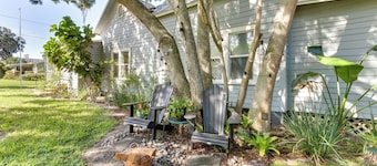 Fire Pit & Yard: Updated Winter Garden Home!