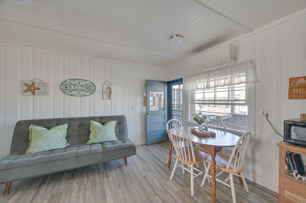 Dining - Charming Hampton Home w/ Porch, Walk to Beach! (Hampton)