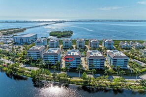 Exterior - Serenity on the Sound, steps to pool/grills (Bradenton)
