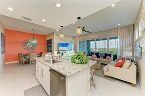 TV - Serenity on the Sound, steps to pool/grills (Bradenton)