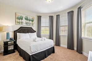 11 bedrooms, iron/ironing board, WiFi, bed sheets - 11 bd home, Movie Room, Close to Disney, Sleeps 24 (Kissimmee)