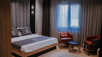 Deluxe Double Room | 1 bedroom, in-room safe, desk, laptop workspace