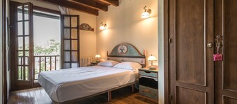 Casa Pinarrets by Totiaran in Salardú, 10 people, 5 bedrooms, with garden