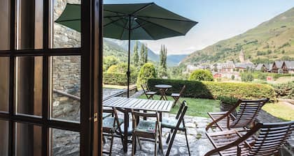 Casa Pinarrets by Totiaran in SalardĂș, 10 people, 5 bedrooms, with garden