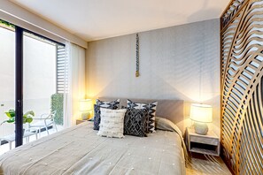 WiFi, bed sheets - Centro studio with balcony, rooftop pool, & on-site gym (Playa del Carmen)