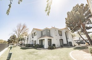 Exterior - PURE SUITES GLENDALE TWO BED POOL GYM (Glendale)