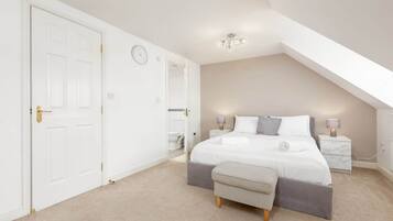 4 bedrooms, iron/ironing board, free WiFi, bed sheets